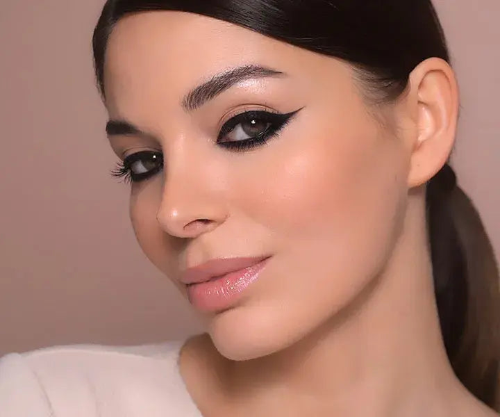 How to apply Eyeliner