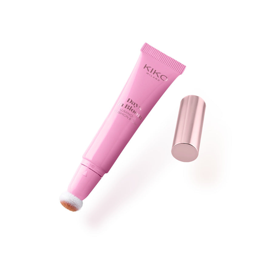 DAYS IN BLOOM LUMINOUS CUSHION BLUSH - 90000539_KC000000817002B_02 Peach flowers_KC000000817002B_02_01