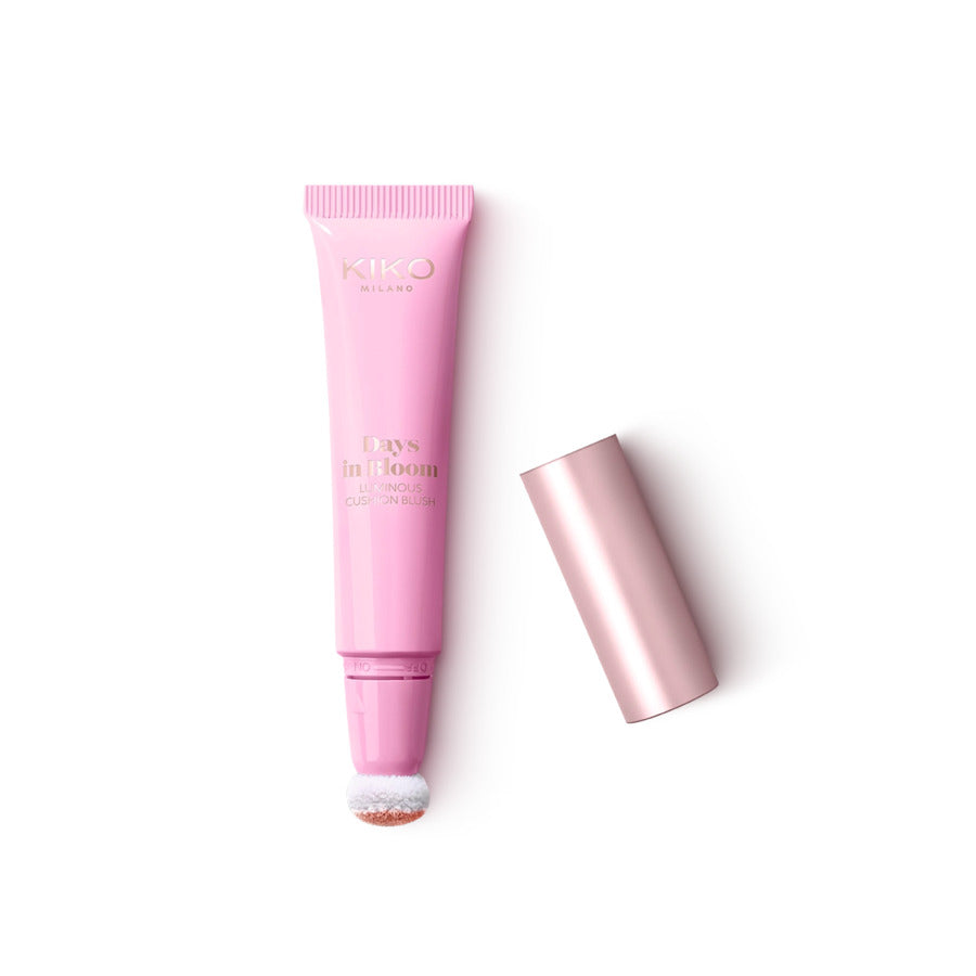 DAYS IN BLOOM LUMINOUS CUSHION BLUSH - 90000539_KC000000817002B_02 Peach flowers_KC000000817002B_02_03