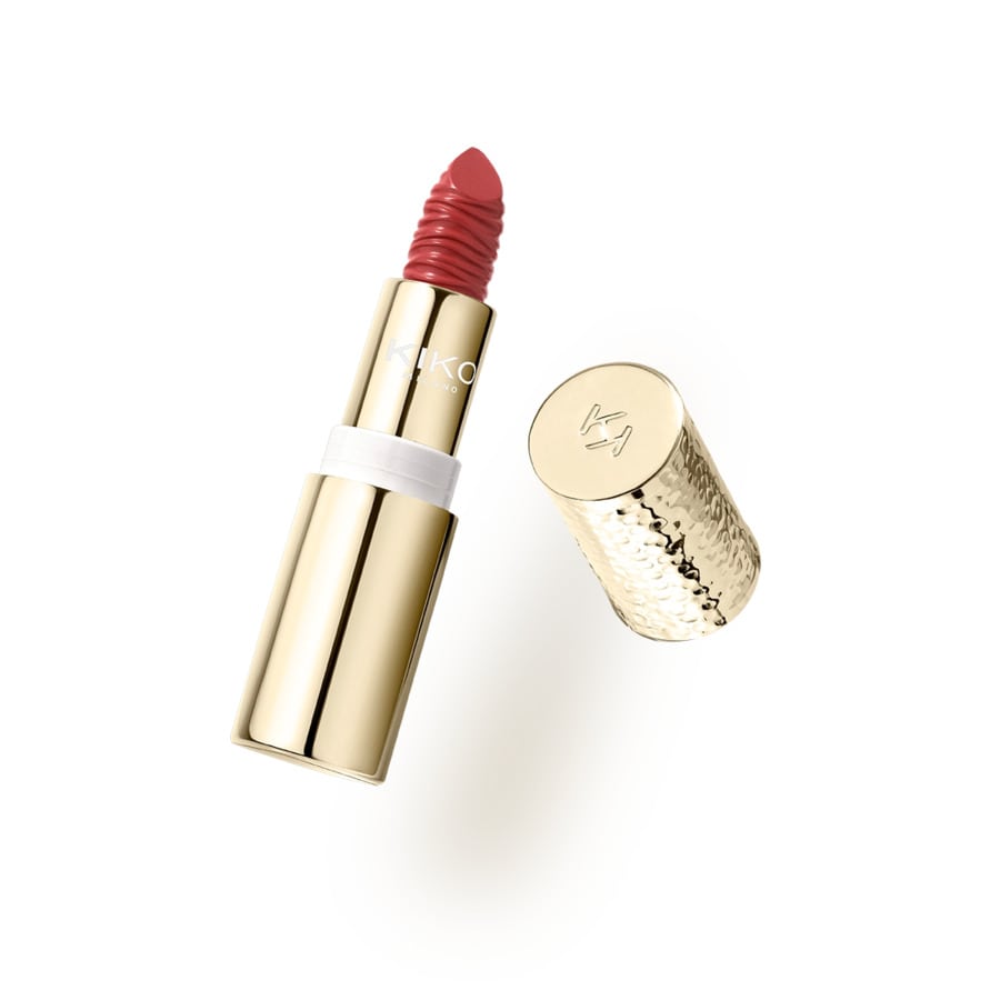 SUMMER 24:_SUNSET SHINE LIPSTICK 01 - 90000539_KC000000888007B_07 Alluring Red_KC000000888007B_07_01